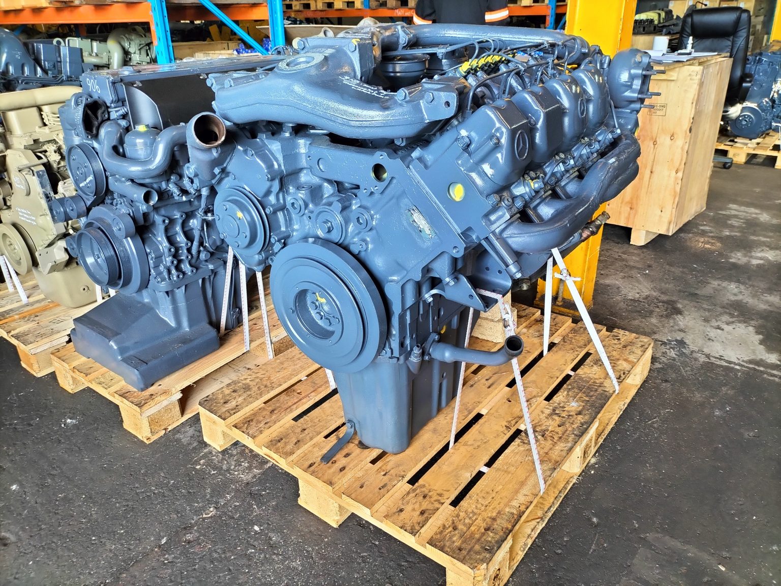 Mercedes OM422 (V8) Truck Engine